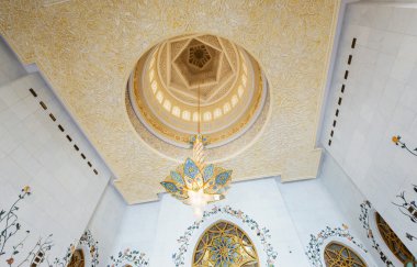 Abu Dhabi, Birleşik Arap Emirlikleri - 4 Ekim 2014: Büyük Sheik Zayed Camisi