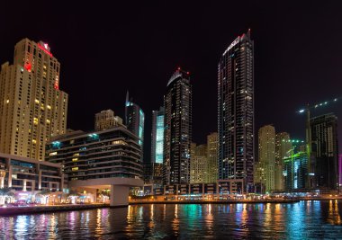 Dubai, Birleşik Arap Emirlikleri: 29 Eylül 2014 Dubai Marina, gökdelenler