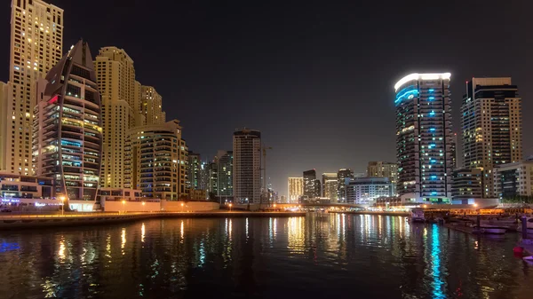 DUBAI, Emiratos Árabes Unidos: Rascacielos de Dubai Marina on septiembre 29, 2014 —  Fotos de Stock