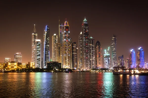 DUBAI, Emiratos Árabes Unidos: Rascacielos de Dubai Marina on septiembre 29, 2014 —  Fotos de Stock