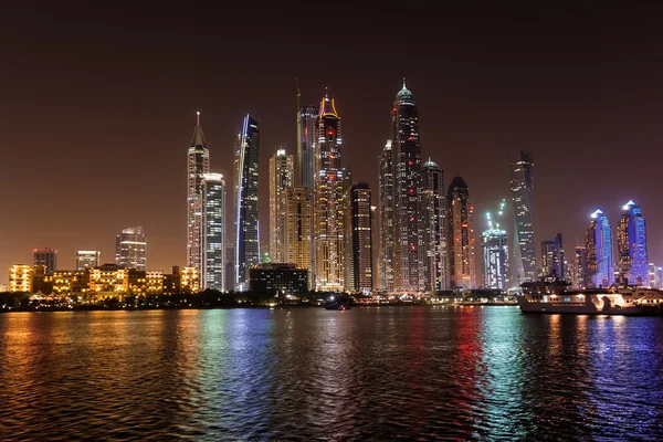 DUBAI, Emiratos Árabes Unidos: Rascacielos de Dubai Marina on septiembre 29, 2014 —  Fotos de Stock