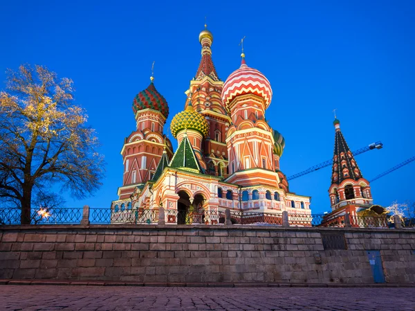 Nachtansicht der Basilikum-Kathedrale, Moskau — Stockfoto