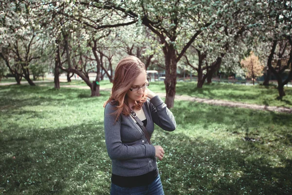 Young girl in a gray sweater — Stock Photo, Image