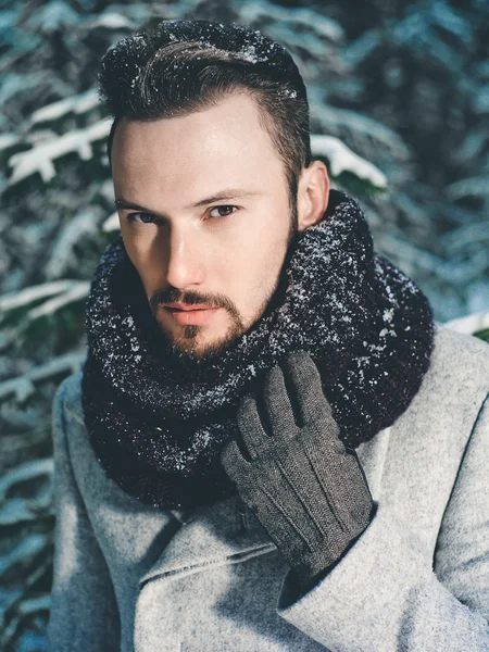 Fashionable handsome man in winter coat — Stock Photo, Image