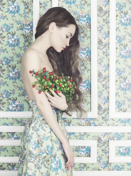 Sensual woman on floral background — Stock Photo, Image