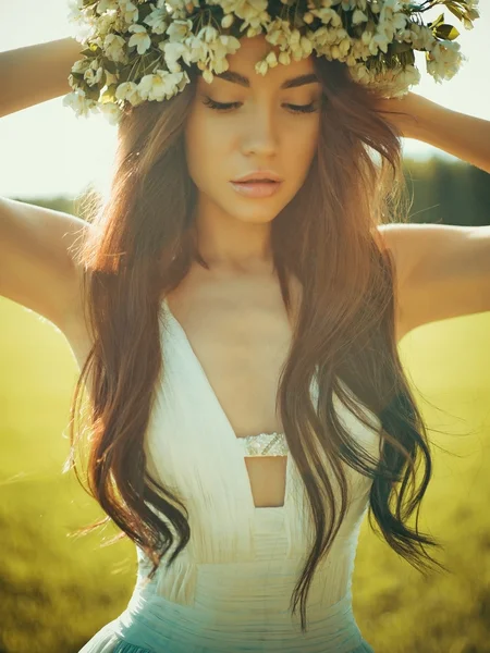 Romantic lady in a wreath of apple trees — Stock Photo, Image