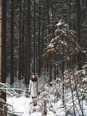 Kışlık Mont moda yakışıklı adam