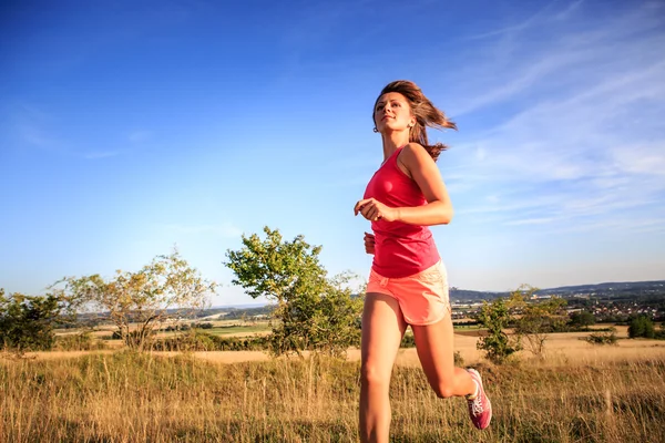 La donna che fa jogging — Foto Stock