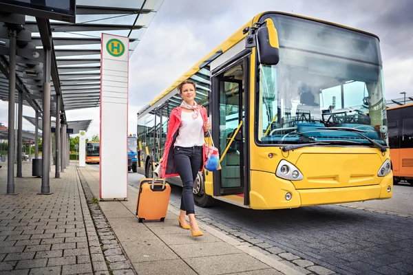 En la estación de autobuses y trenes — Foto de Stock