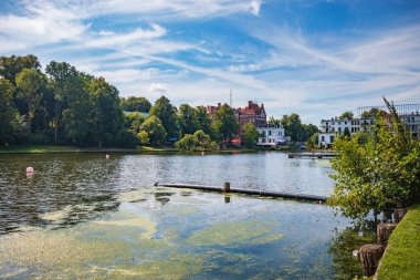 LUEBECK, Almanya - CIRCA HAZİRAN 2020: Almanya 'nın kuzeyinde Schleswig-Holstein eyâletinde Luebeck Kraehenteich