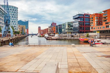 HAMBURG, Almanya - CIRCA AĞUSTOS, 2020: Hamburg, Almanya 'nın Speicherstadt kenti.