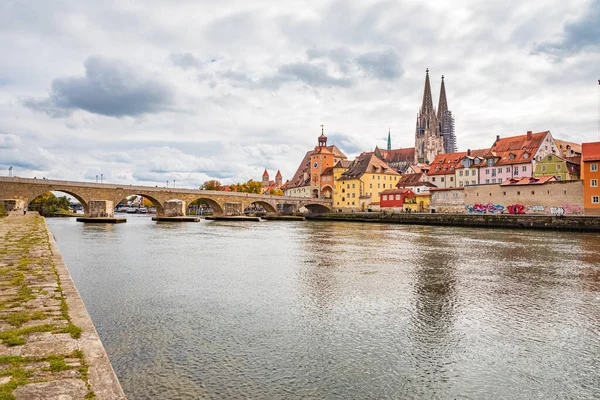 Regensburg Bavaria Alemania Circa Oktober 2020 Steinerne Bruecke Regensburg Town —  Fotos de Stock