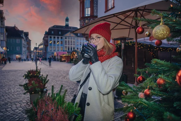 Een Jong Meisje Een Shopping Trip Stad Coburg Met Kerst — Stockfoto