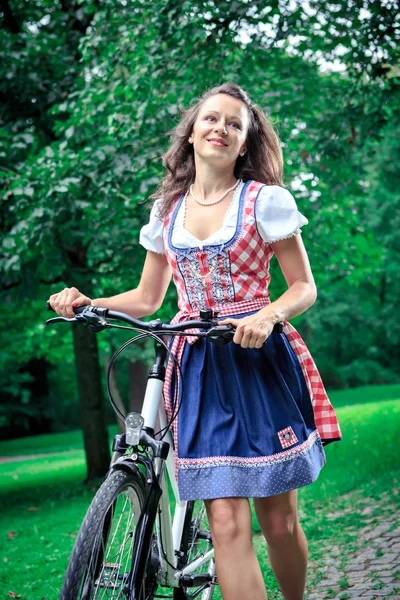 Bavarian dziewczyna — Zdjęcie stockowe