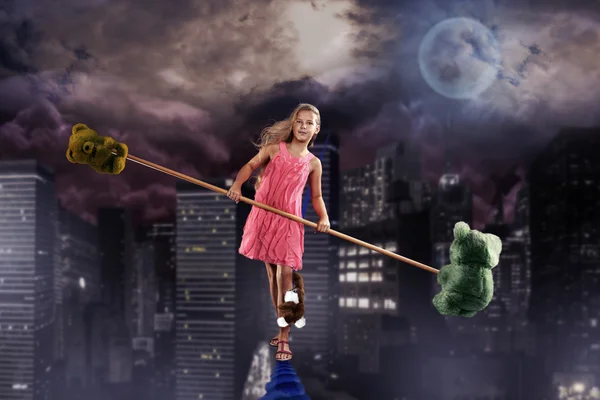 Tightrope walker — Stock Photo, Image