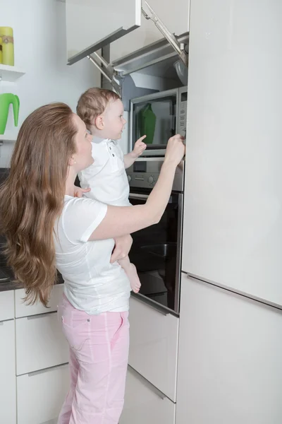 In the kitchen — Stock Photo, Image