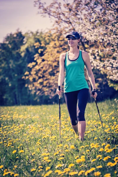 Caminata nórdica — Foto de Stock