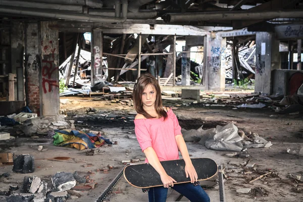 Skateboarding girl — Stock Photo, Image