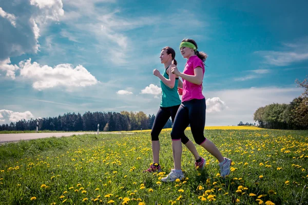 Donne che fanno jogging — Foto Stock