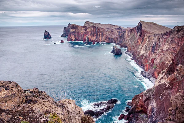 Zee en rotsen op Ponta Bode — Stockfoto