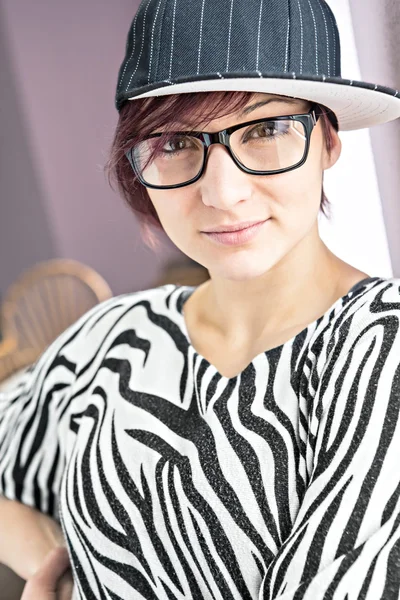 Retrato de uma jovem mulher — Fotografia de Stock