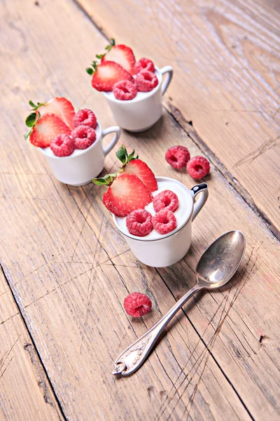 Dessert with raspberries and strawberries — Stock Photo, Image