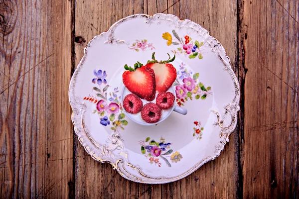 Dessert with raspberries and strawberries — Stock Photo, Image