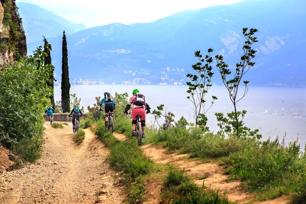Ciclismo en el lago de Garda —  Fotos de Stock