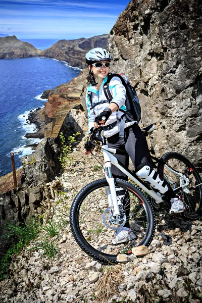 Andar de bicicleta até ao pico — Fotografia de Stock