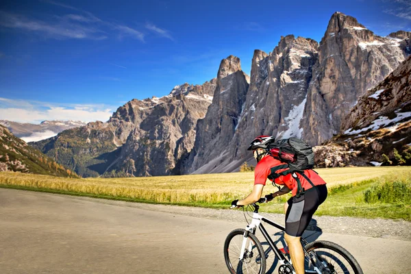 Ciclismo homem — Fotografia de Stock