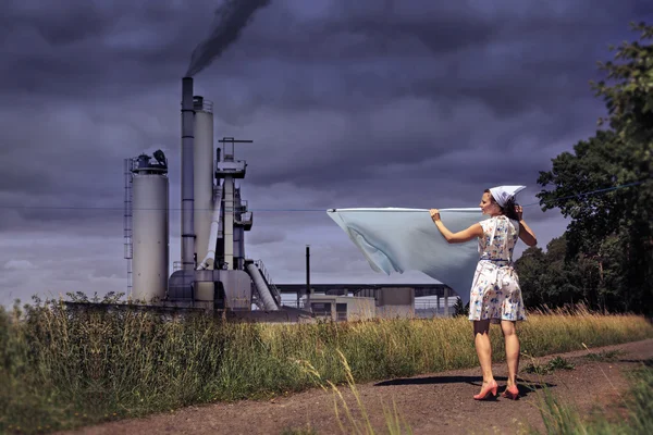 Llivare in prossimità dell'industria — Foto Stock