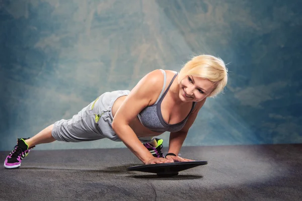 Chica de gimnasio — Foto de Stock