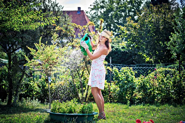 Trabajando en el Jardín — Foto de Stock