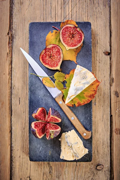 Figs and cheese — Stock Photo, Image