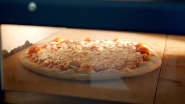 Közelkép Finom Margarita Pizza Főzés Sütőben — Stock videók