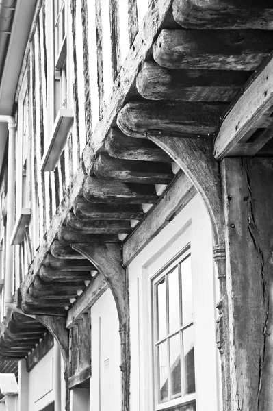 Arquitetura detalhada de uma antiga casa de madeira inglesa — Fotografia de Stock