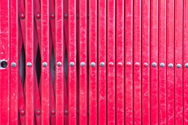 Kırmızı metal çubuklar