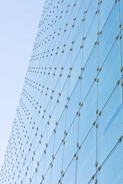 Un edificio de vidrio — Foto de Stock