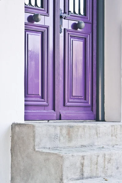 Purple door — Stock Photo, Image