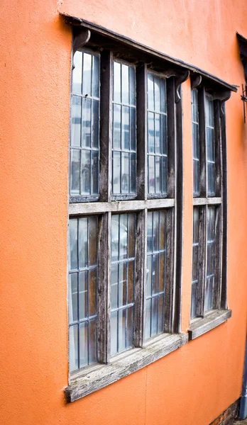Okno domku — Zdjęcie stockowe