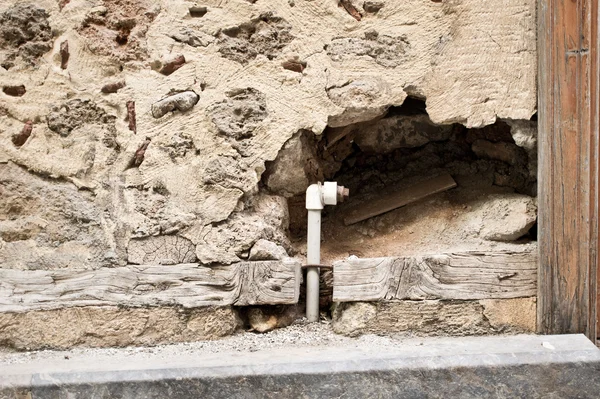 Hole in wall — Stock Photo, Image