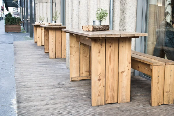 Některé dřevěné stoly — Stock fotografie
