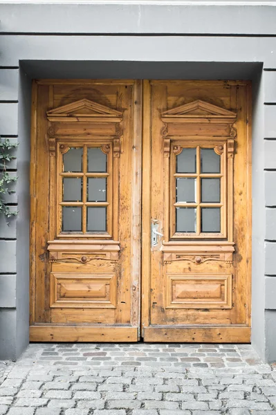 Uma porta de madeira — Fotografia de Stock