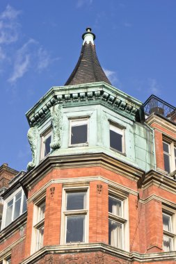 kırmızı tuğla bina