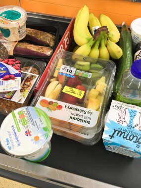 Bir süpermarkette alışveriş