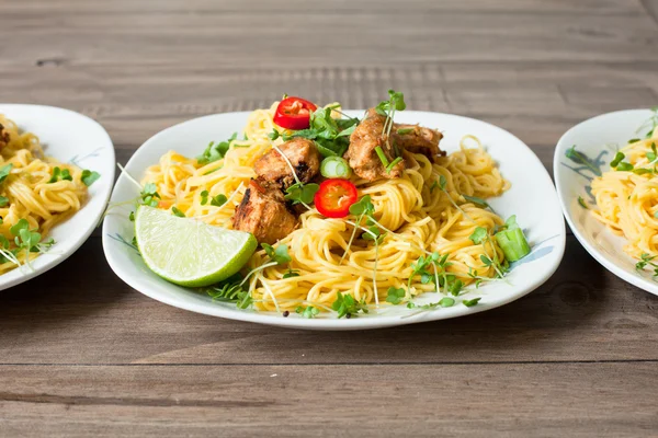 Chicken noodles — Stock Photo, Image
