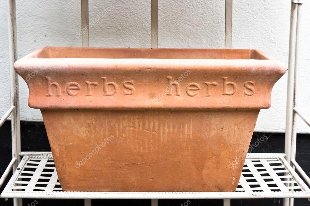 Herbs container