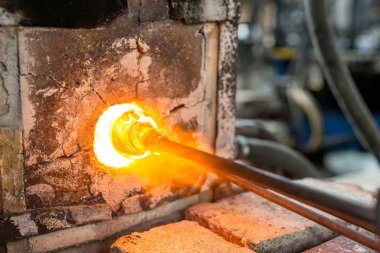 Erimiş cam el yapımı rakamlar