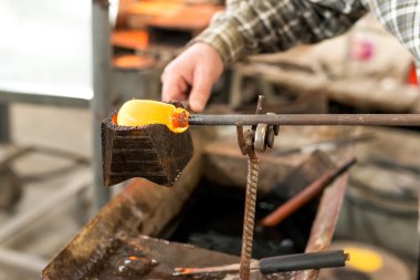 Erimiş cam el yapımı rakamlar