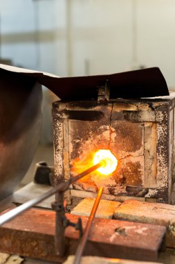 Erimiş cam el yapımı rakamlar